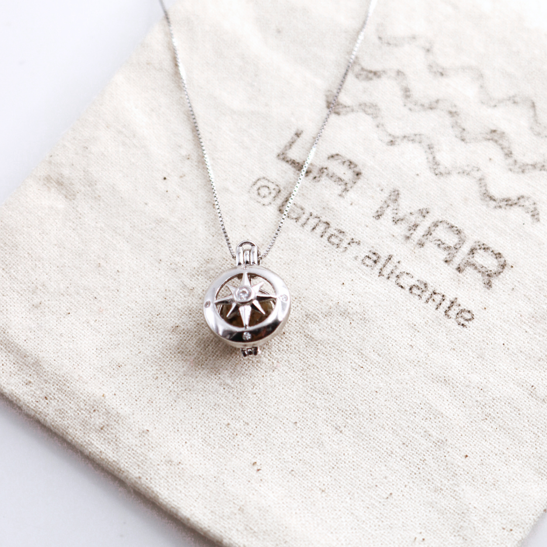 Colgante Plata 925 con perla de cenizas o arena "Rueda Náutica"